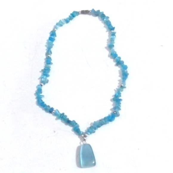 Jewelry - VINTAGE NATURAL BLUE APATITE CHIPS PENDANT BARREL CLASP 17" NECKLACE